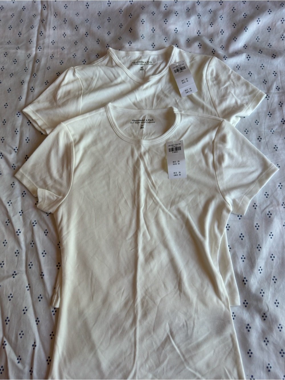 Abercrombie & Fitch Ribbed Crew Neck Tee in Ivory White